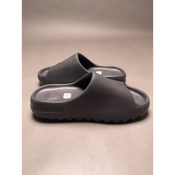 adidas Men\'s Gray Slide Yeezy Slate Grey Size US 9 EU 43 UK 9 NWT Kanye West New